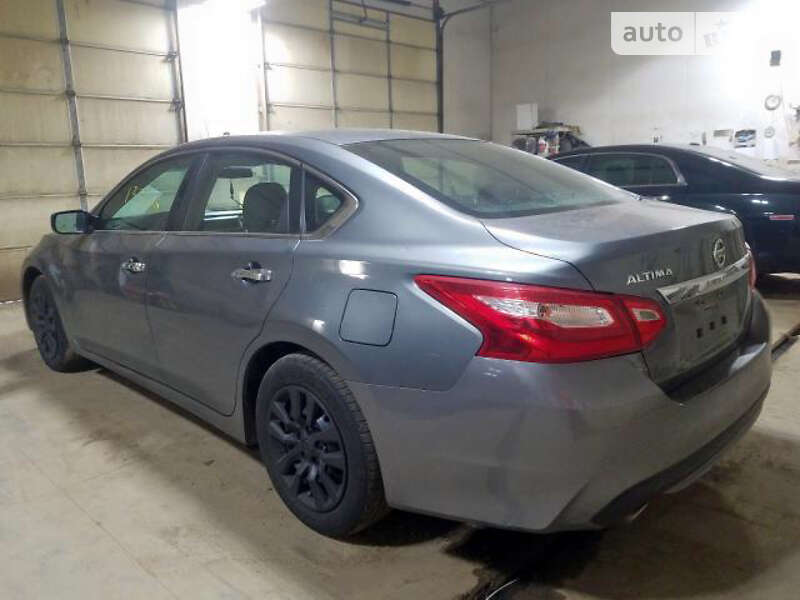Седан Nissan Altima 2017 в Виннице