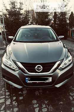 Седан Nissan Altima 2017 в Виннице