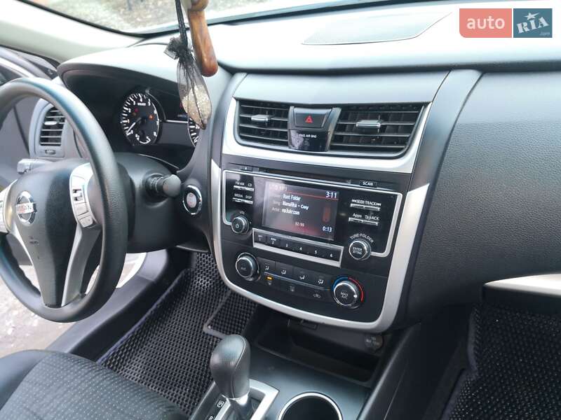Седан Nissan Altima 2016 в Жовтих Водах
