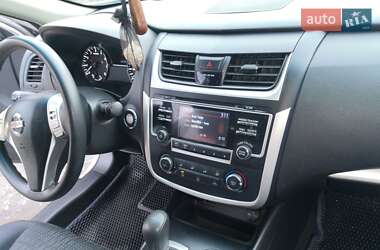 Седан Nissan Altima 2016 в 