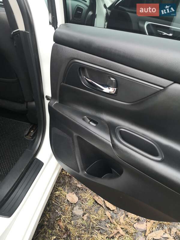 Седан Nissan Altima 2016 в Жовтих Водах