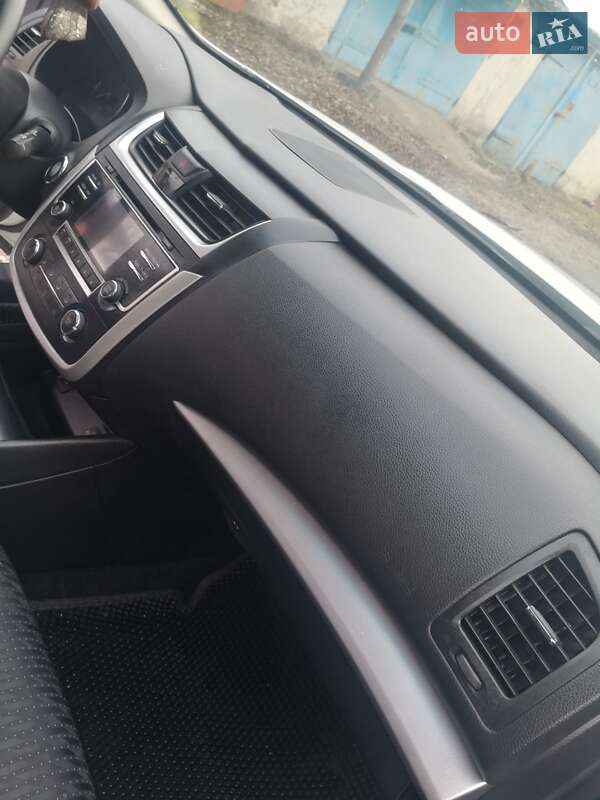 Седан Nissan Altima 2016 в Жовтих Водах