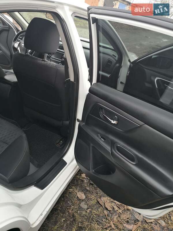 Седан Nissan Altima 2016 в Жовтих Водах