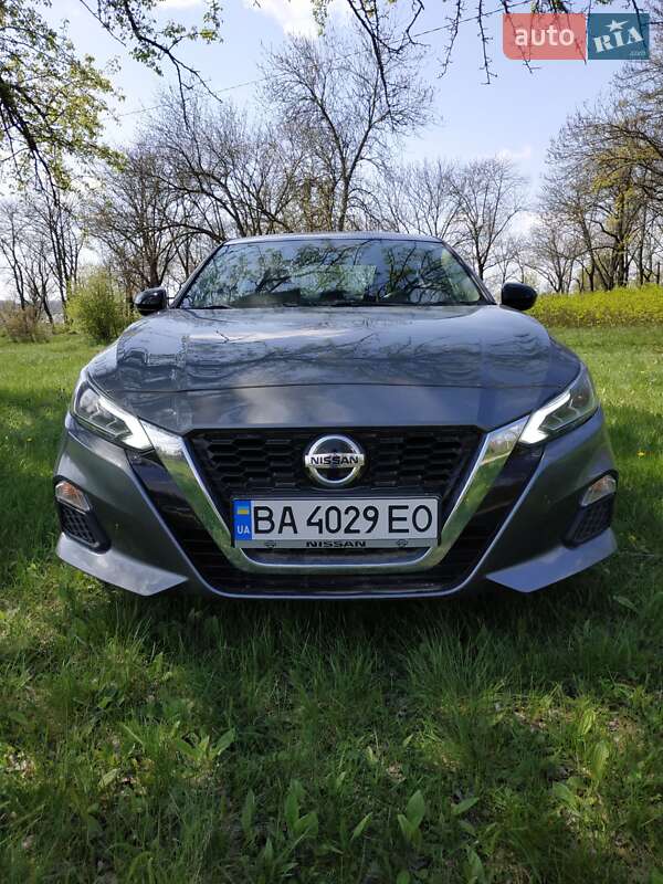 Седан Nissan Altima 2018 в Киеве