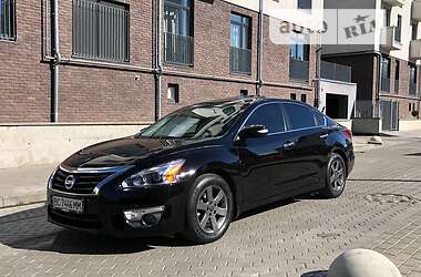 Седан Nissan Altima 2013 в Львові