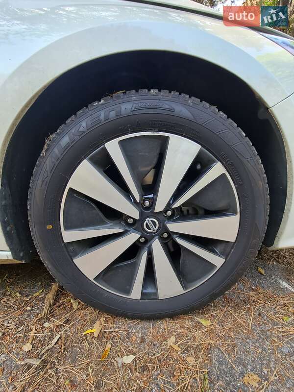 Седан Nissan Altima 2019 в Ровно