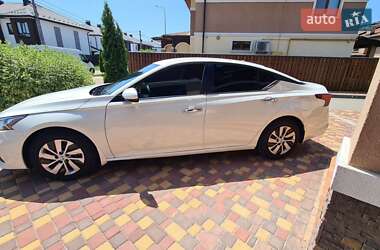 Седан Nissan Altima 2018 в Киеве