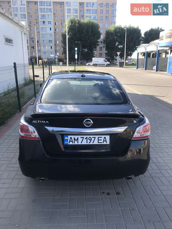 Седан Nissan Altima 2015 в Києві