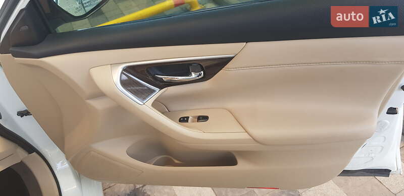 Седан Nissan Altima 2014 в Василькове