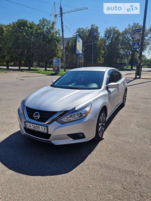 Седан Nissan Altima 2016 в Черкасах