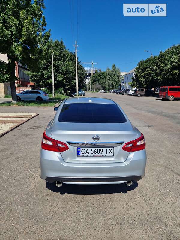 Седан Nissan Altima 2016 в Черкасах