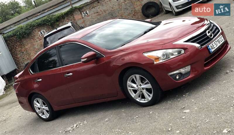 Седан Nissan Altima 2012 в Новомосковську