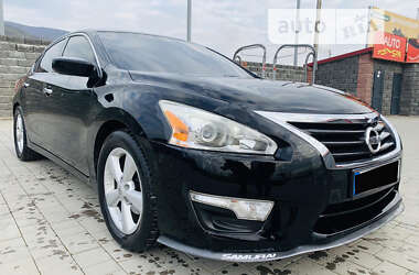 Седан Nissan Altima 2012 в Берегово