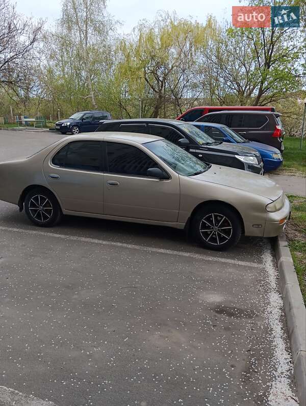 Седан Nissan Altima 1993 в 