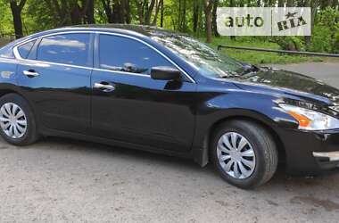 Седан Nissan Altima 2014 в Львове