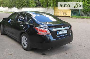 Седан Nissan Altima 2014 в Львове