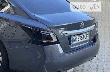 Седан Nissan Altima 2013 в Ужгороде