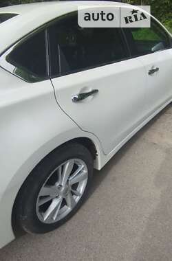 Седан Nissan Altima 2014 в Львове