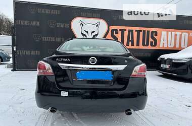 Седан Nissan Altima 2015 в Виннице