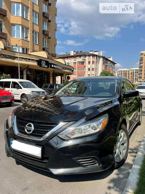 Седан Nissan Altima 2017 в Киеве