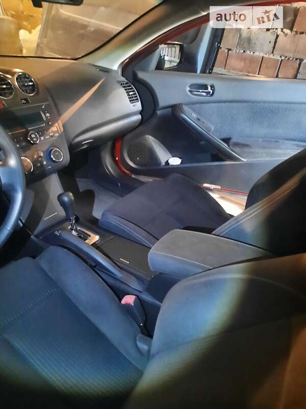 Купе Nissan Altima 2013 в Чорткові