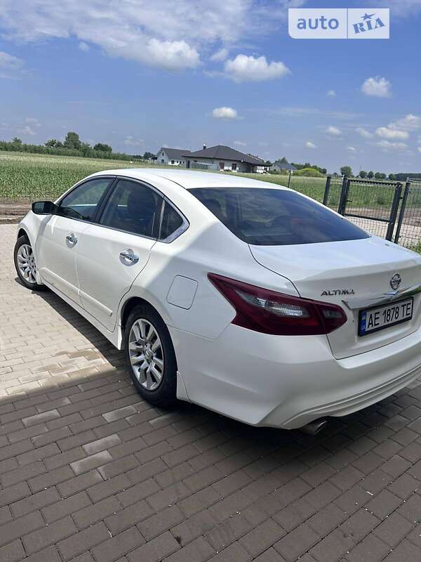 Седан Nissan Altima 2018 в Днепре