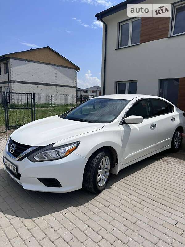 Седан Nissan Altima 2018 в Днепре