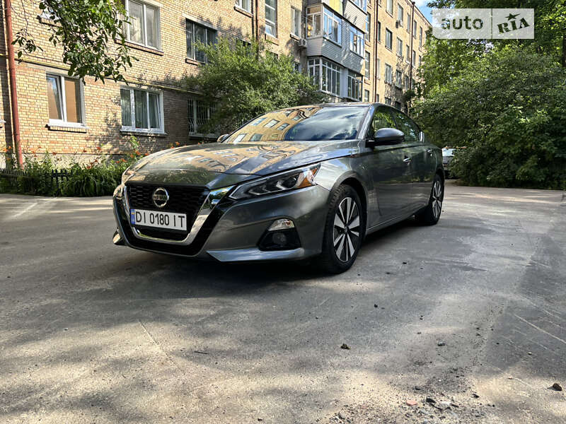 Седан Nissan Altima 2019 в Киеве