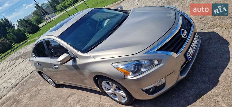 Седан Nissan Altima 2014 в Заводське