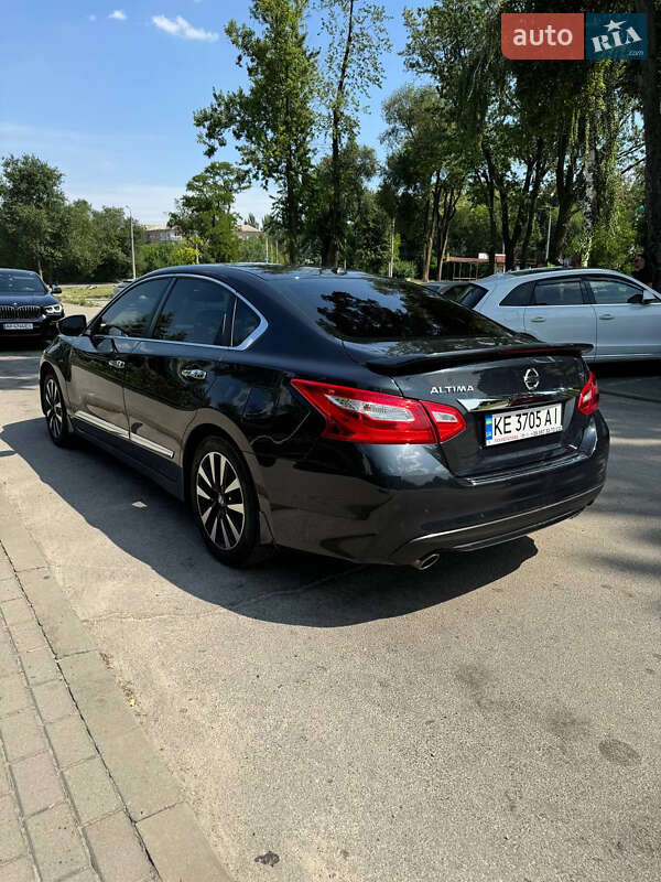 Седан Nissan Altima 2017 в Запоріжжі