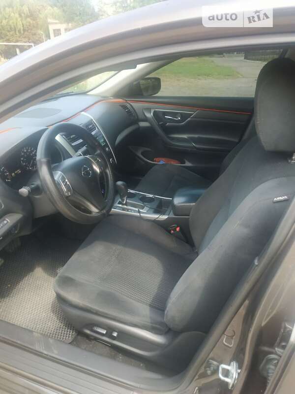 Седан Nissan Altima 2015 в Дніпрі