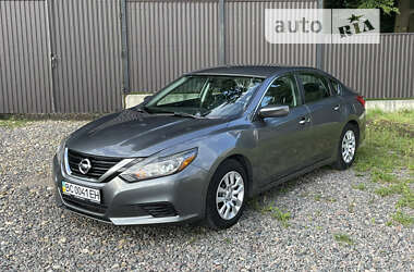 Седан Nissan Altima 2016 в Львове