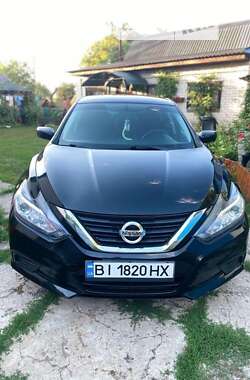 Седан Nissan Altima 2016 в Миргороді