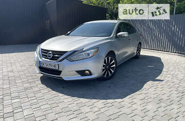 Седан Nissan Altima 2017 в Ровно