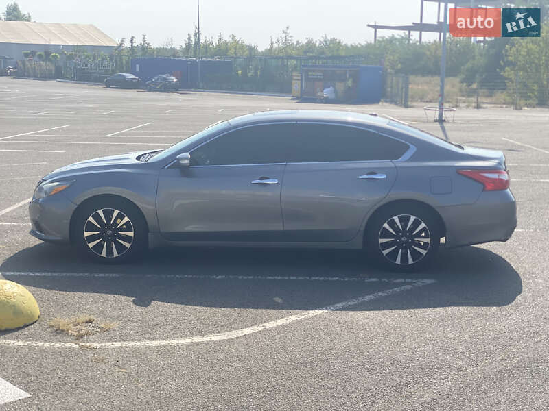 Седан Nissan Altima 2017 в Києві