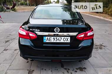 Седан Nissan Altima 2015 в Днепре