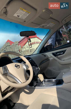 Седан Nissan Altima 2015 в 