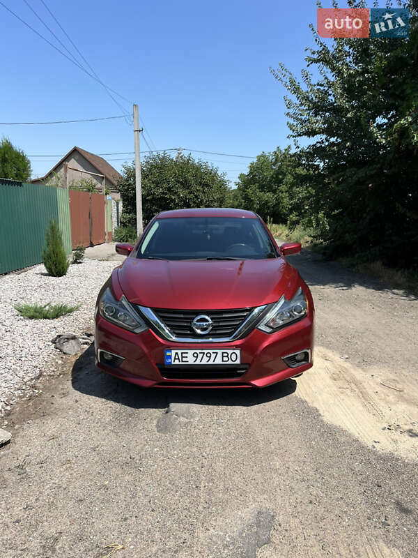 Седан Nissan Altima 2017 в Нікополі