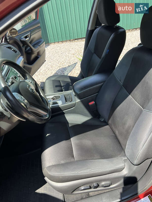Седан Nissan Altima 2017 в Нікополі