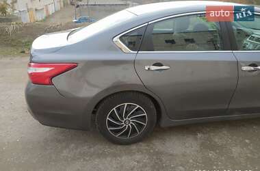 Седан Nissan Altima 2016 в 