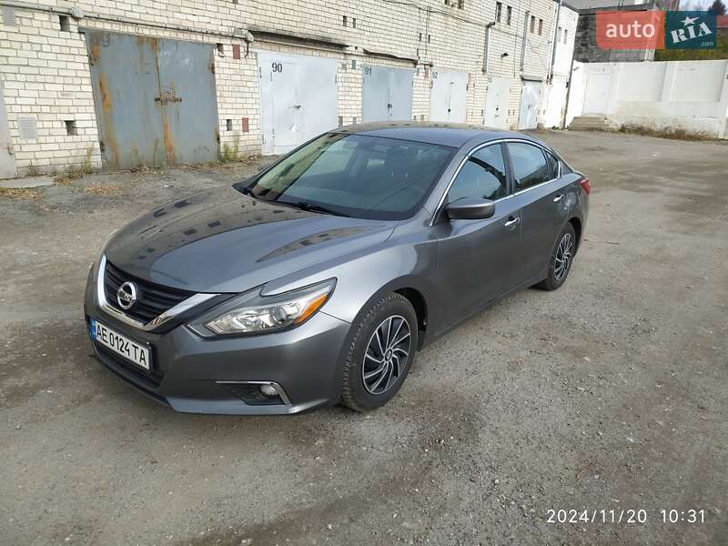 Седан Nissan Altima 2016 в 