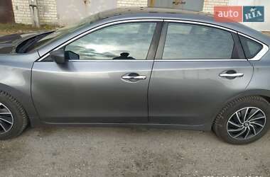 Седан Nissan Altima 2016 в 