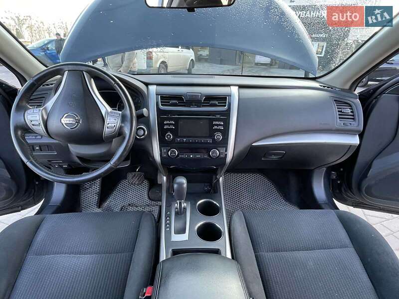 Седан Nissan Altima 2015 в Сокалі