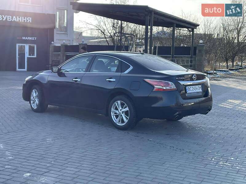 Седан Nissan Altima 2015 в Сокалі