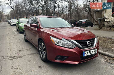 Седан Nissan Altima 2016 в Киеве