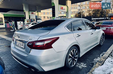 Седан Nissan Altima 2018 в Львові