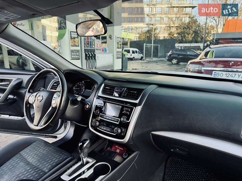 Седан Nissan Altima 2018 в Львове