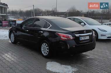 Седан Nissan Altima 2014 в Львове