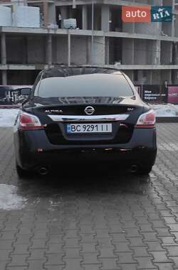 Седан Nissan Altima 2014 в Львове