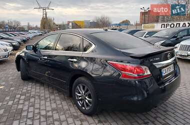 Седан Nissan Altima 2015 в Николаеве